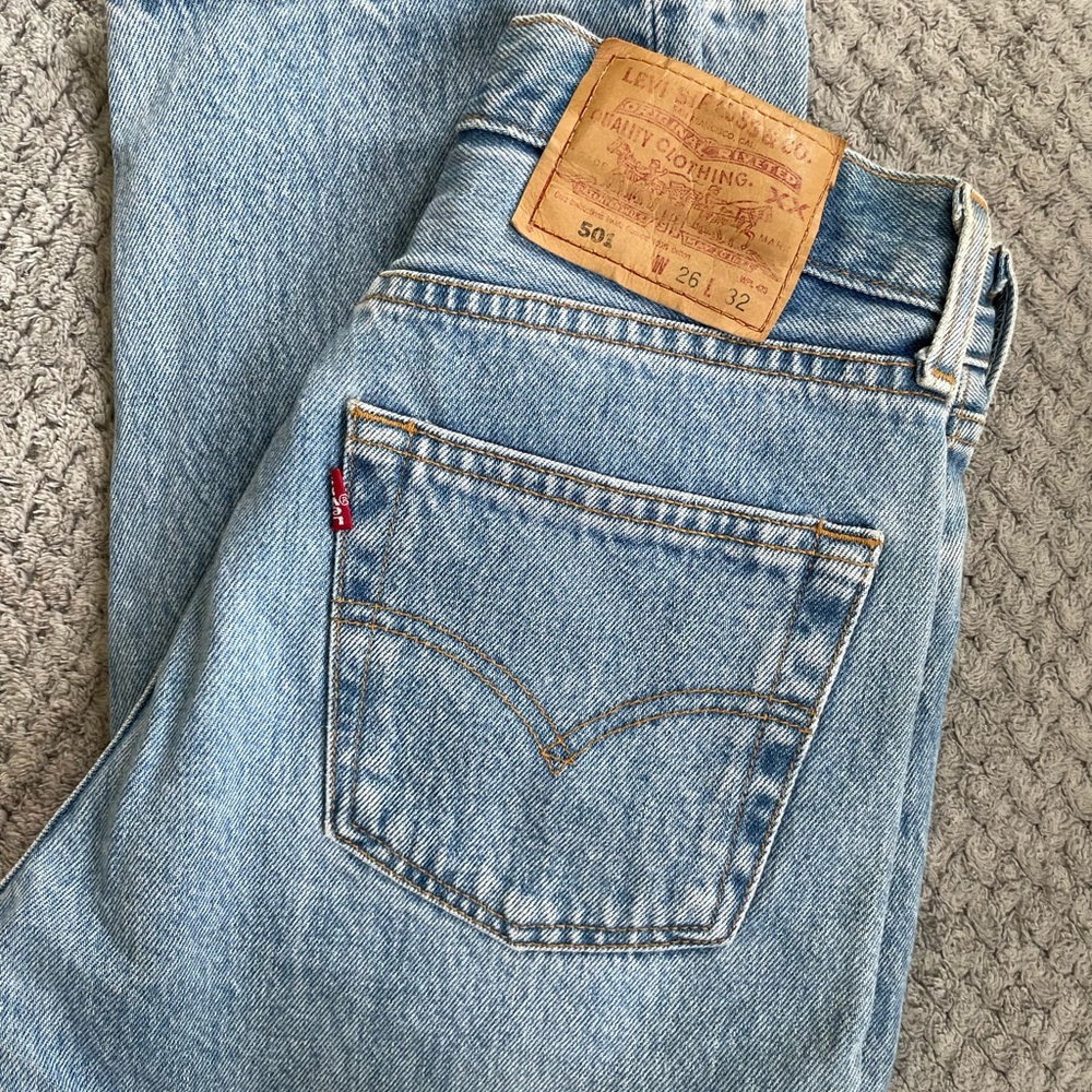 Vintage Levi’s 501 Women’s Jeans 26x32 Light Wash Blue Button Fly High Rise